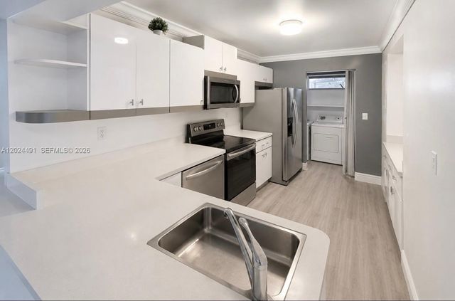 10343 Greenhouse Rd, Pembroke Pines, FL 33026
