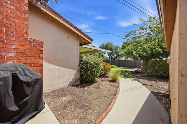 610 Ridgefield Drive, Claremont, CA 91711