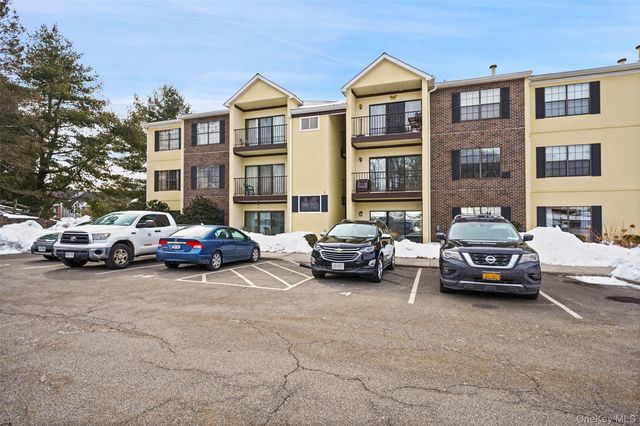 4 Nottingham Circle, Peekskill, NY 10566