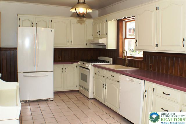 1020 Moravia Street, Lower Saucon Twp, PA 18015