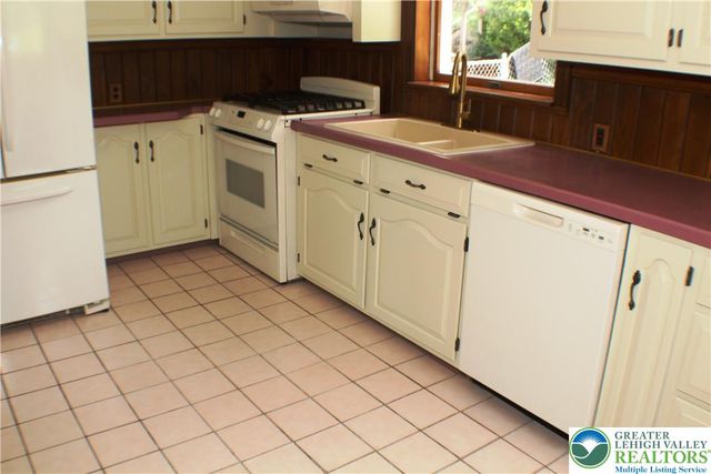 1020 Moravia Street, Lower Saucon Twp, PA 18015
