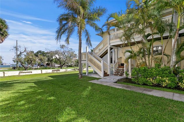 10399 PARADISE BOULEVARD 106B, Treasure Island, FL 33706