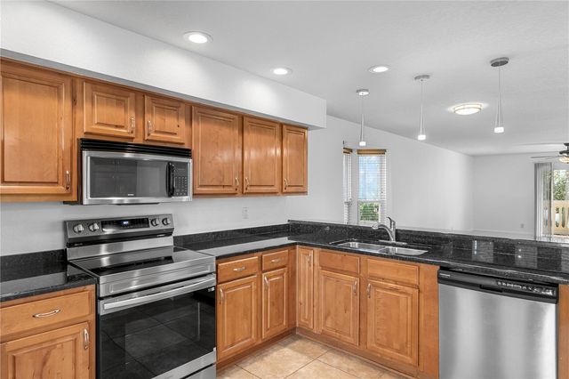 10399 PARADISE BOULEVARD 106B, Treasure Island, FL 33706