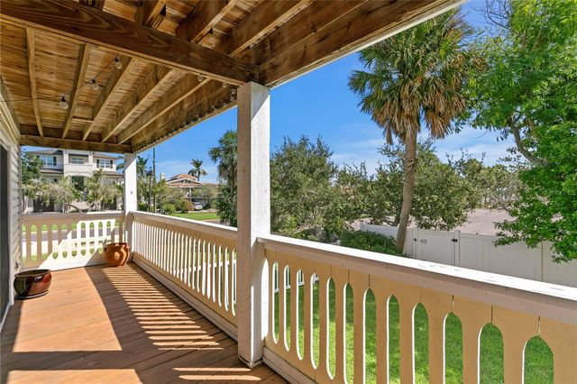 10399 PARADISE BOULEVARD 106B, Treasure Island, FL 33706