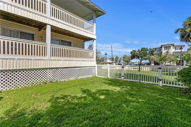 10399 PARADISE BOULEVARD 106B, Treasure Island, FL 33706