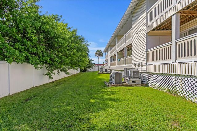 10399 PARADISE BOULEVARD 106B, Treasure Island, FL 33706
