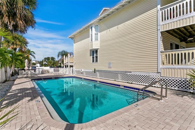 10399 PARADISE BOULEVARD 106B, Treasure Island, FL 33706