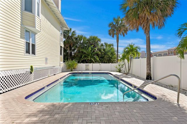 10399 PARADISE BOULEVARD 106B, Treasure Island, FL 33706