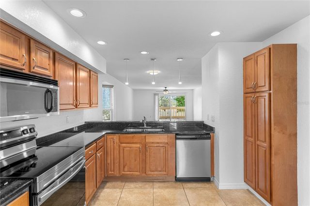 10399 PARADISE BOULEVARD 106B, Treasure Island, FL 33706