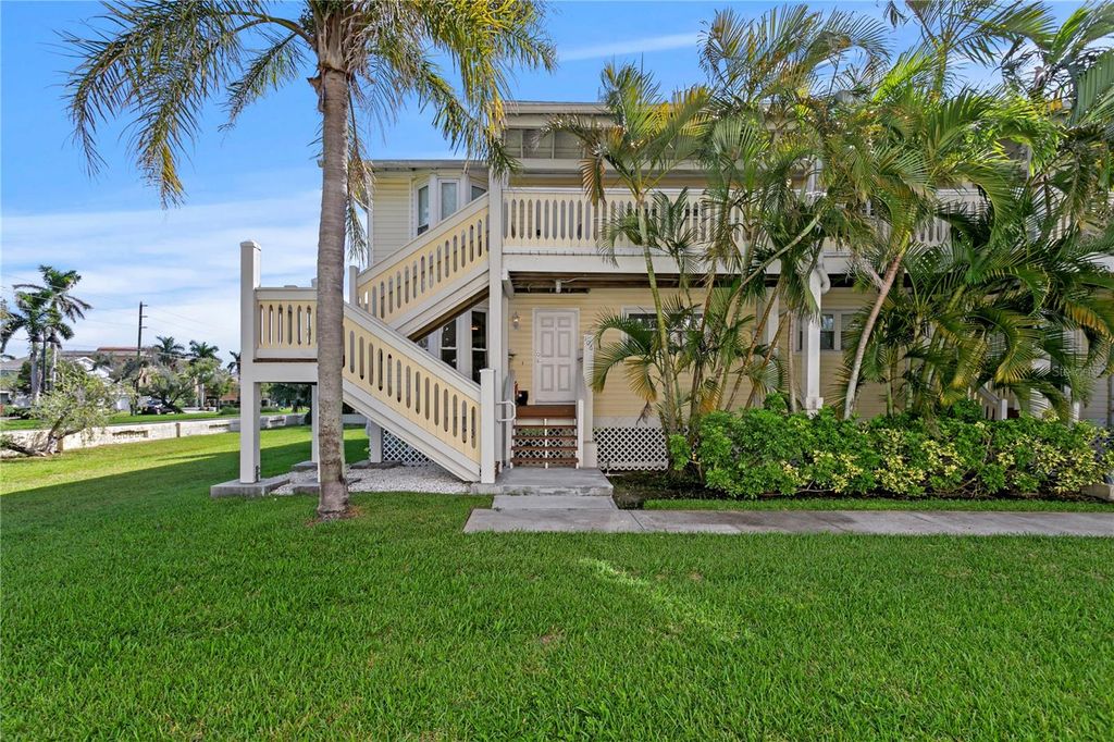 10399 PARADISE BOULEVARD 106B, Treasure Island, FL 33706