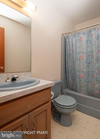 3216 CARLISLE CT, Bushkill, PA 18324