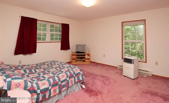 3216 CARLISLE CT, Bushkill, PA 18324