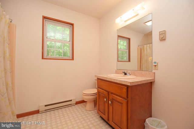 3216 CARLISLE CT, Bushkill, PA 18324