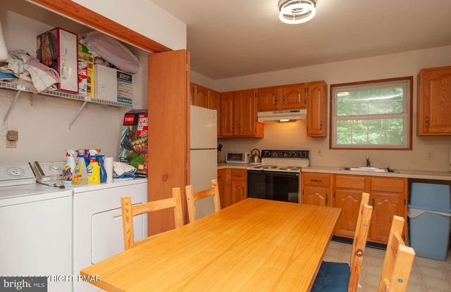 3216 CARLISLE CT, Bushkill, PA 18324