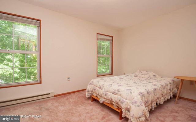 3216 CARLISLE CT, Bushkill, PA 18324