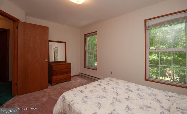 3216 CARLISLE CT, Bushkill, PA 18324