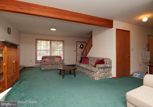 3216 CARLISLE CT, Bushkill, PA 18324