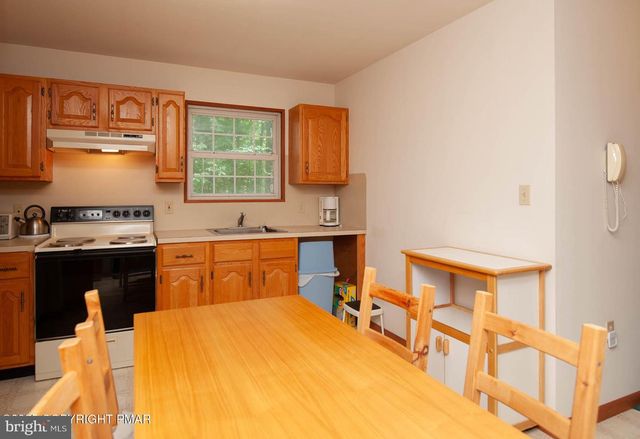 3216 CARLISLE CT, Bushkill, PA 18324