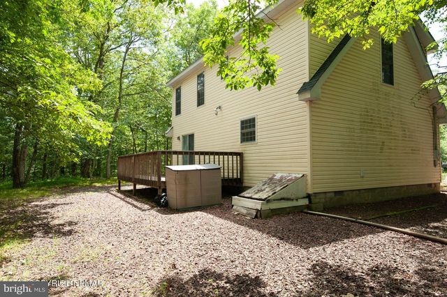 3216 CARLISLE CT, Bushkill, PA 18324