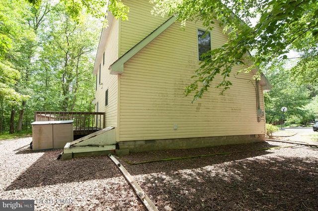 3216 CARLISLE CT, Bushkill, PA 18324