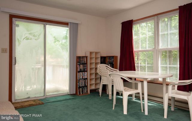 3216 CARLISLE CT, Bushkill, PA 18324