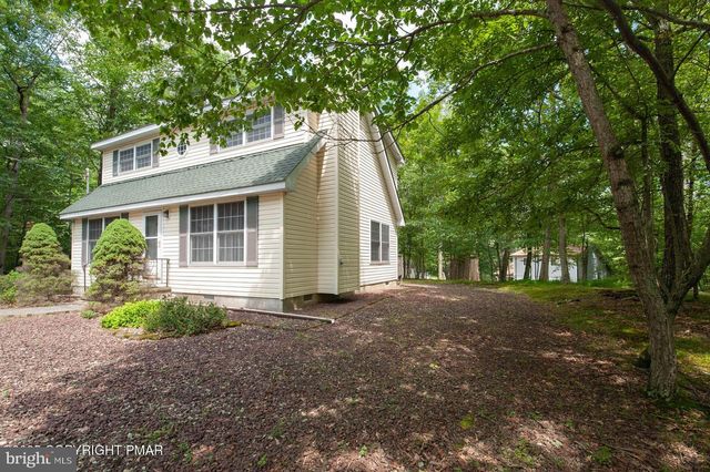 3216 CARLISLE CT, Bushkill, PA 18324