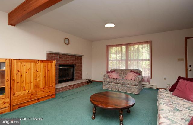 3216 CARLISLE CT, Bushkill, PA 18324