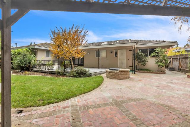 61 Saratoga Cir, Sacramento, CA 95864