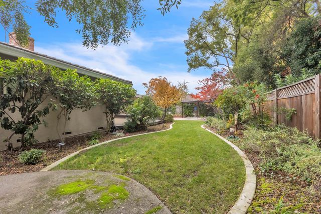 61 Saratoga Cir, Sacramento, CA 95864