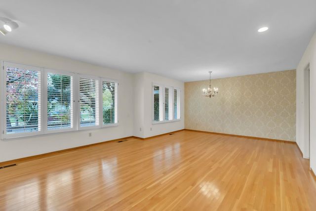 61 Saratoga Cir, Sacramento, CA 95864