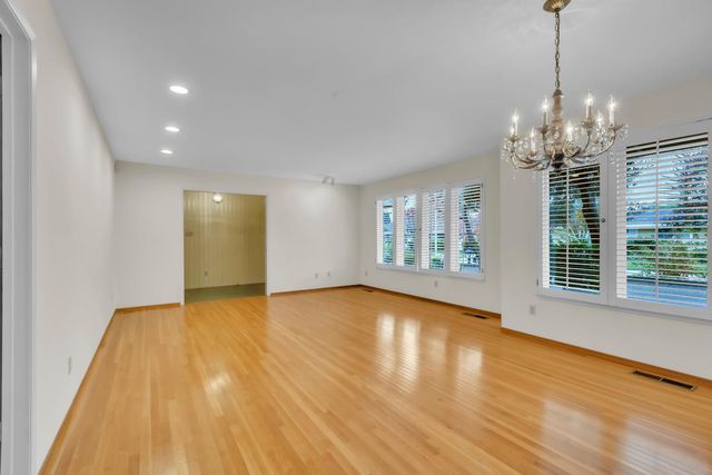 61 Saratoga Cir, Sacramento, CA 95864