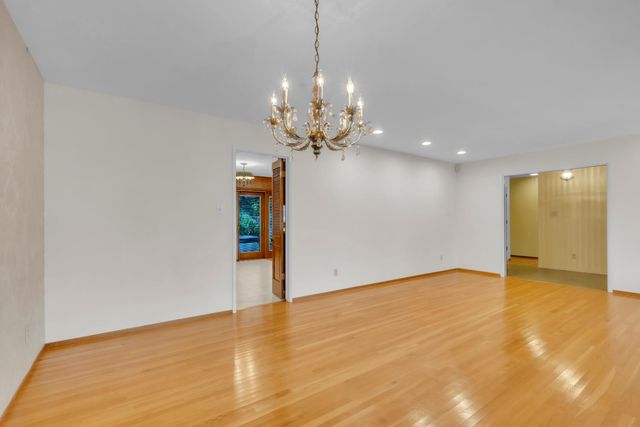 61 Saratoga Cir, Sacramento, CA 95864