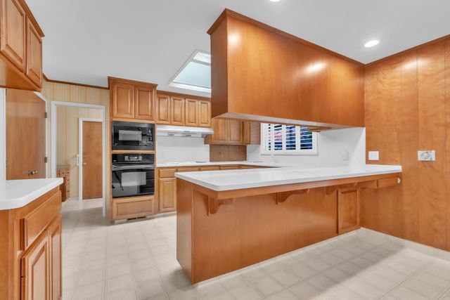 61 Saratoga Cir, Sacramento, CA 95864