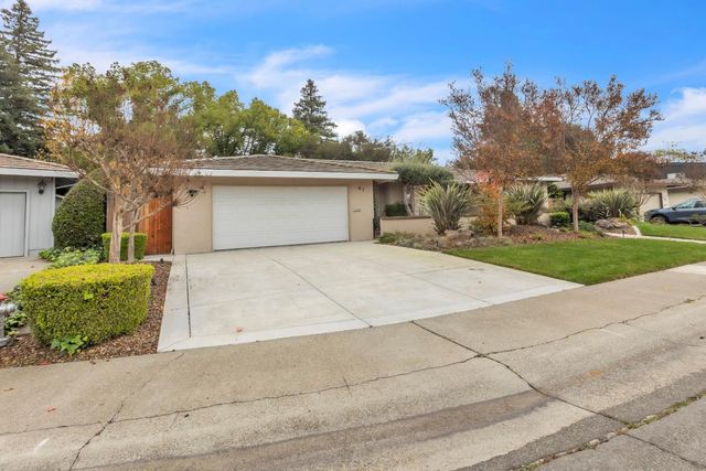 61 Saratoga Cir, Sacramento, CA 95864