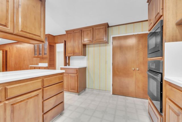 61 Saratoga Cir, Sacramento, CA 95864