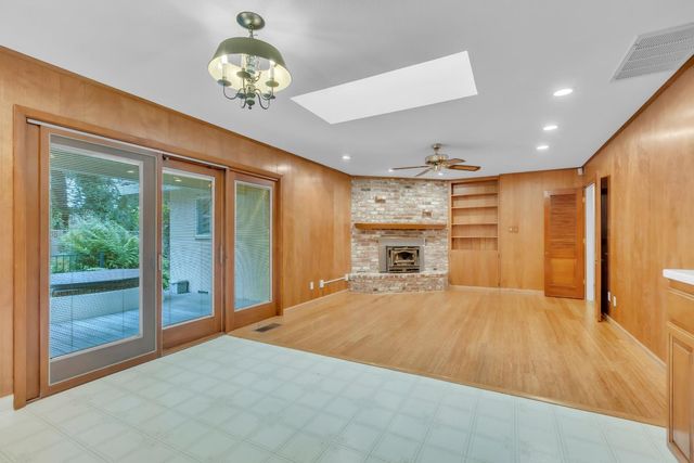 61 Saratoga Cir, Sacramento, CA 95864