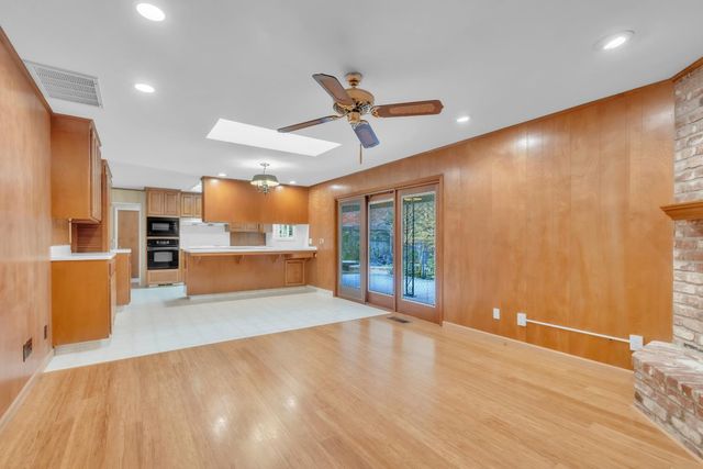 61 Saratoga Cir, Sacramento, CA 95864