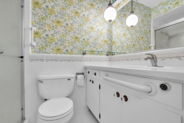 61 Saratoga Cir, Sacramento, CA 95864