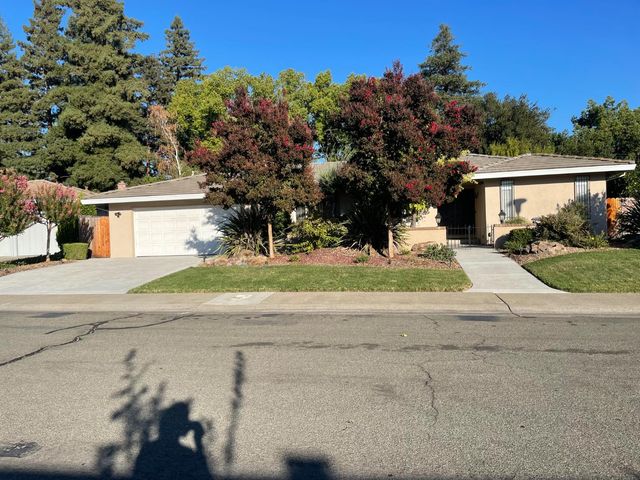 61 Saratoga Cir, Sacramento, CA 95864