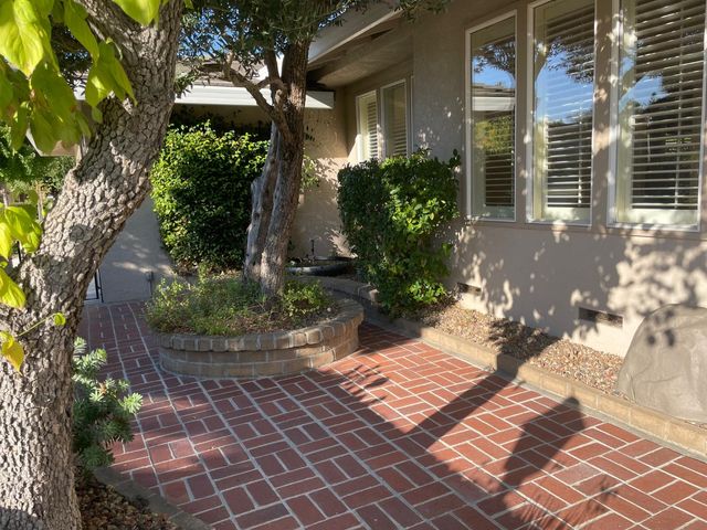 61 Saratoga Cir, Sacramento, CA 95864