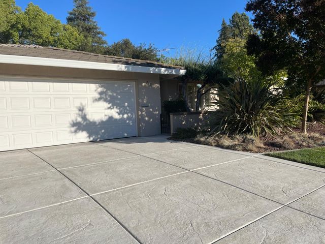 61 Saratoga Cir, Sacramento, CA 95864