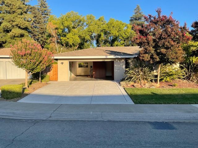 61 Saratoga Cir, Sacramento, CA 95864