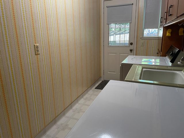 61 Saratoga Cir, Sacramento, CA 95864