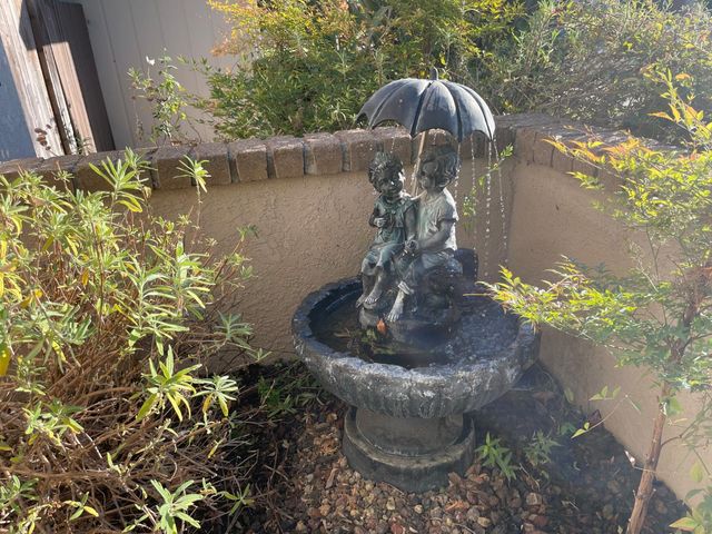 61 Saratoga Cir, Sacramento, CA 95864