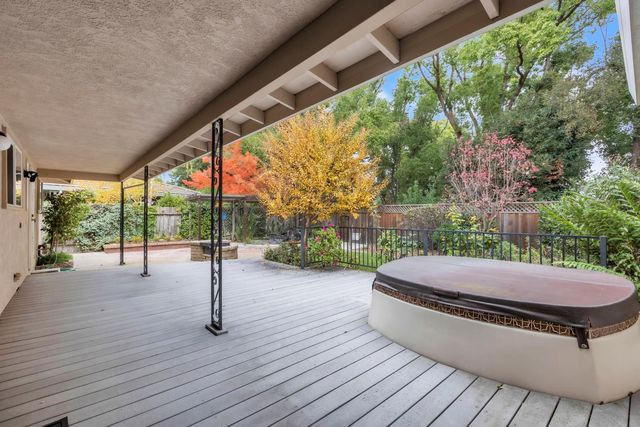 61 Saratoga Cir, Sacramento, CA 95864