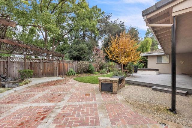 61 Saratoga Cir, Sacramento, CA 95864