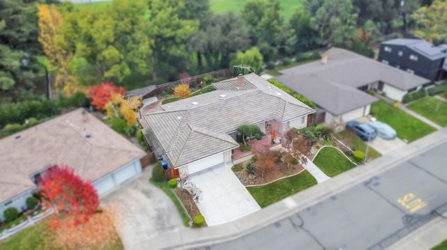 61 Saratoga Cir, Sacramento, CA 95864