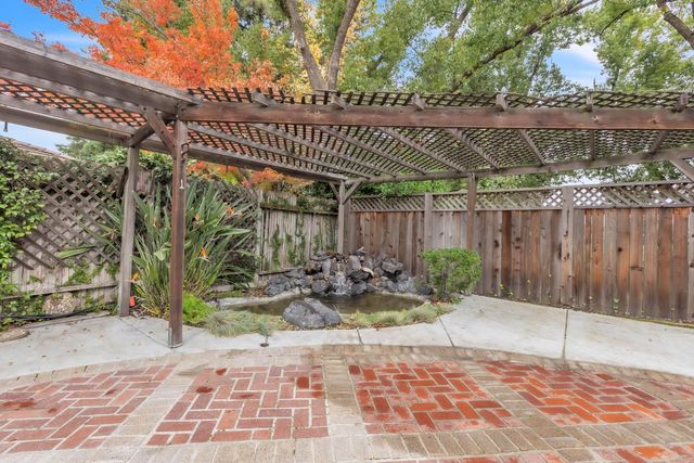 61 Saratoga Cir, Sacramento, CA 95864