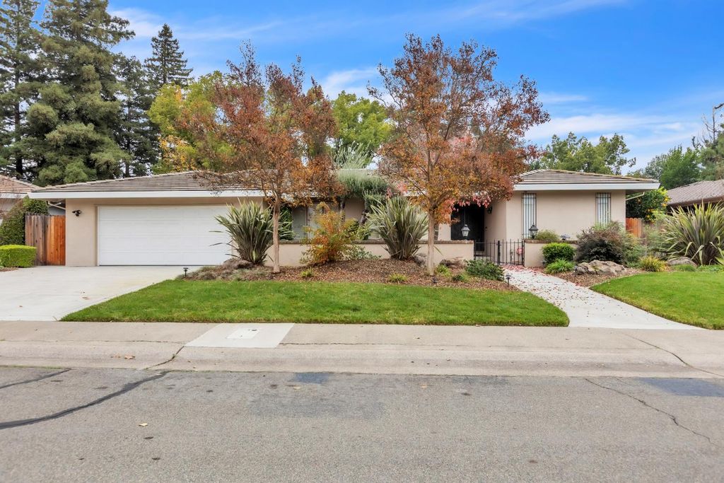 61 Saratoga Cir, Sacramento, CA 95864
