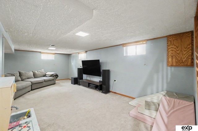 6456 Parker Street, Omaha, NE 68104